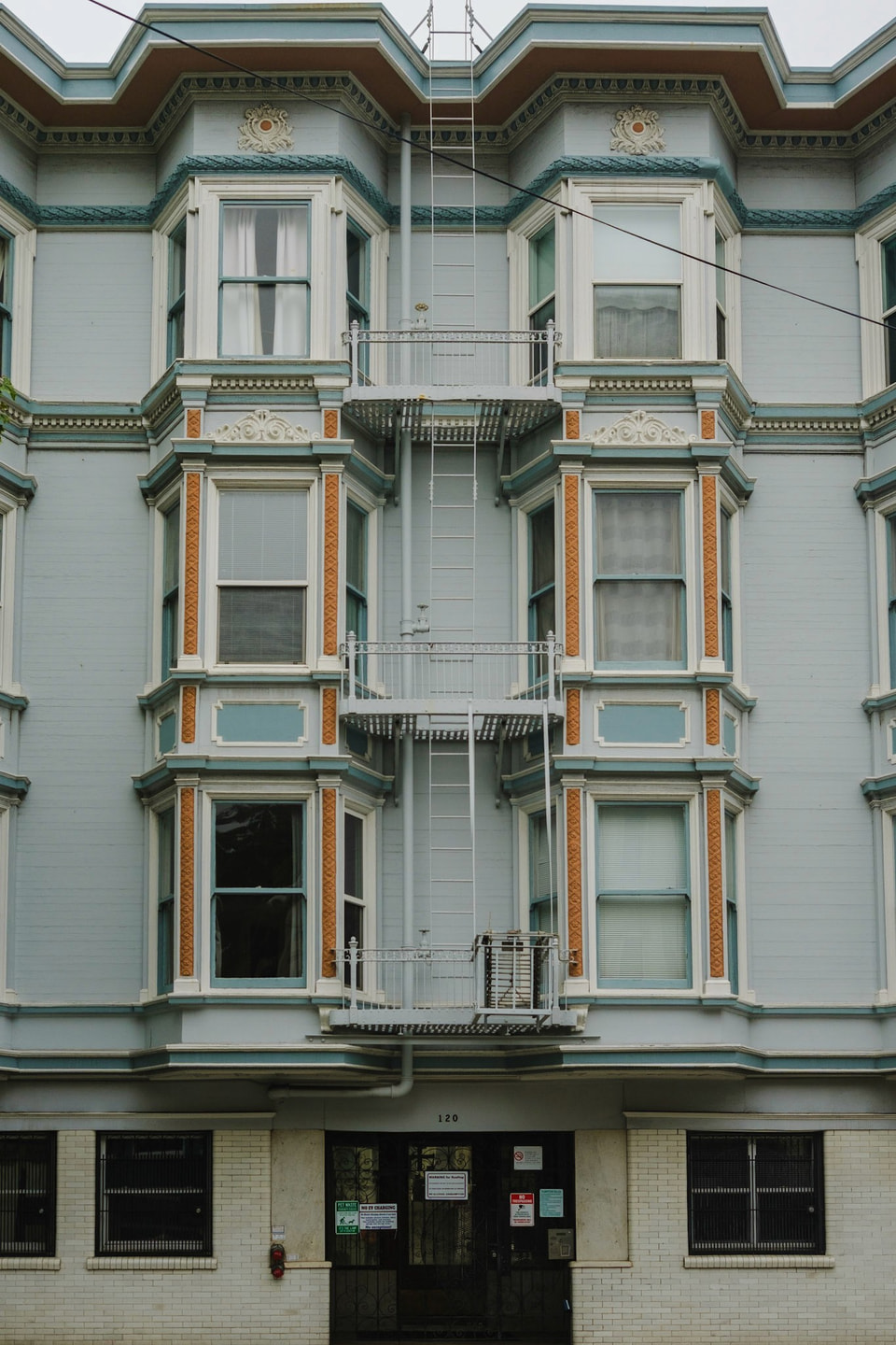 Facades, photograph 16